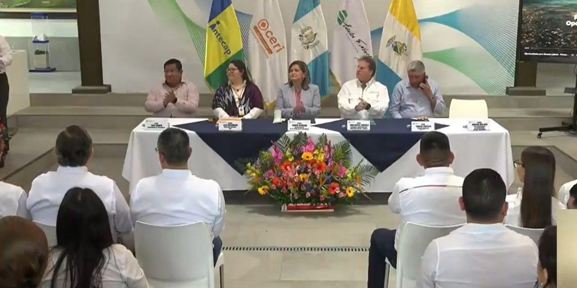 vicepresidenta Karin Herrera encabezó la inauguración del programa Oportunidades para Jóvenes Líderes en el municipio de Esquipulas. / Foto: Video