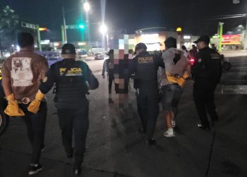 Los detenidos fueron identificados como Elmer N, de 35 años, alias Mayimbú, y Óscar N, de 25 años, quienes presuntamente participaron en el ataque. / Foto: PNC