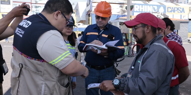 Más de 90 gasolineras fueron supervisada para verificar apoyo temporal a los combustibles