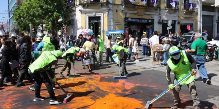 Limpia y Verde lidera la limpieza de más de 5 mil 400 alfombras en la ciudad