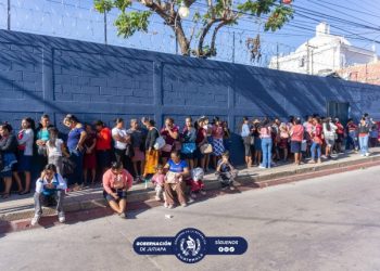 Mides entrega Bono Social a familias en el municipio de Jutiapa