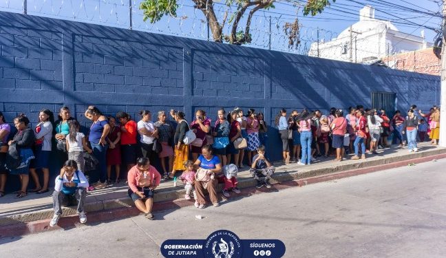 Mides entrega Bono Social a familias en el municipio de Jutiapa