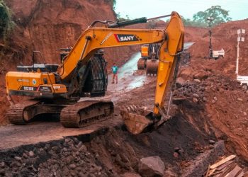 Covial intensifica trabajos para restablecer el paso en el km 189.5 de la ruta CITO-180, en San Felipe, Retalhuleu