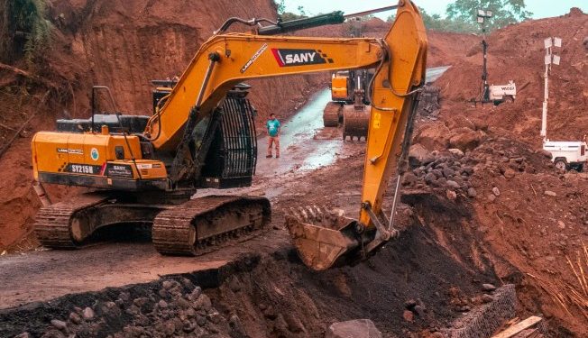 Covial intensifica trabajos para restablecer el paso en el km 189.5 de la ruta CITO-180, en San Felipe, Retalhuleu