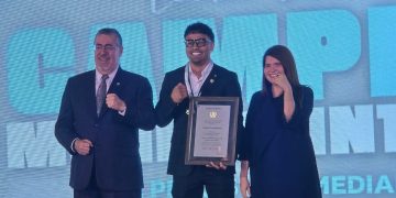 Lester Martínez recibe la Orden Presidencial