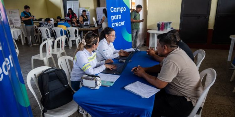 Feria Nacional de Empleo concentra oferta laboral y participación empresarial en Retalhuleu