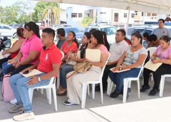Feria Nacional de Empleo abre oportunidades en Petén