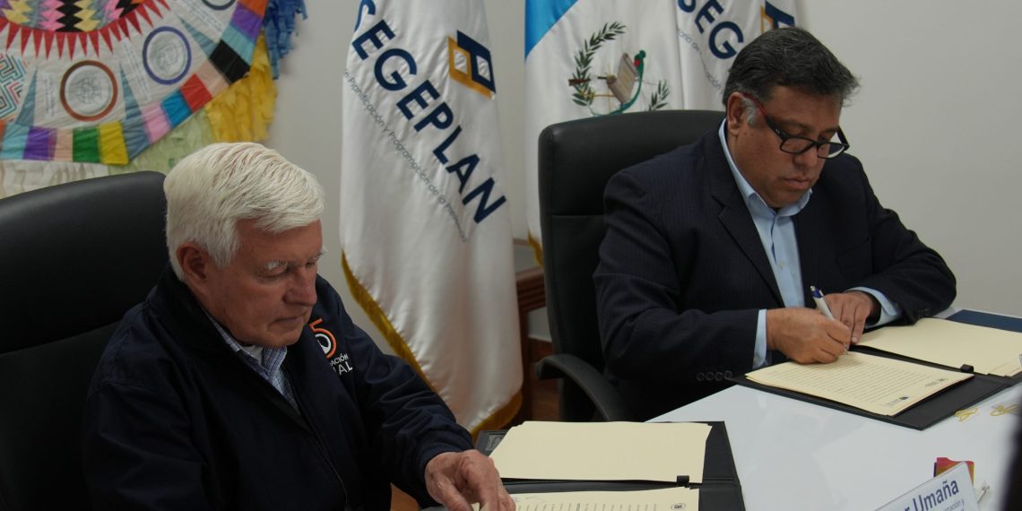 Segeplan y Fundación Kinal acuerdan cooperación para impulsar acceso a educación técnica no universitaria