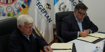Segeplan y Fundación Kinal acuerdan cooperación para impulsar acceso a educación técnica no universitaria