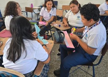 Jóvenes de Retalhuleu recibieron taller para reforzar preservar el idioma "k’iche’"./Foto: MCD.