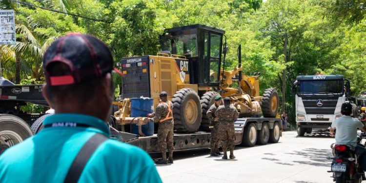 Alta Verapaz impulsa el mejoramiento de la red vial con entrega de maquinaria en Senahú