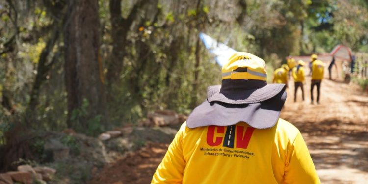 Supervisan mantenimiento de ruta hacia Concul en Rabinal, Baja Verapaz