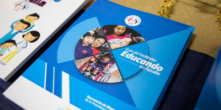 Alta Verapaz fortalece capacidades institucionales con taller del programa Educando en Familia