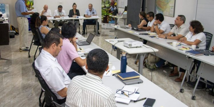 Petén impulsa diálogo estratégico para construir bases de una transición verde sostenible