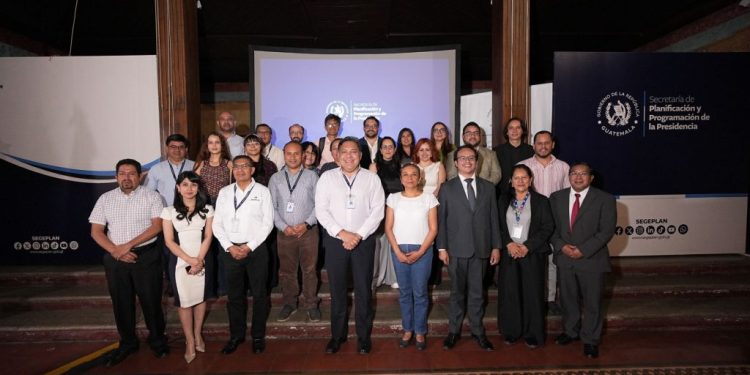 Reunión en Segeplan sobre la aplicación de la IA para facilitar la toma de decisiones. / Foto: Segeplan.