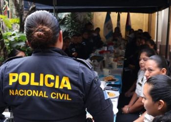 Madres enfrentan desafíos para incorporarse en el mercado laboral formal./Foto: archivo.