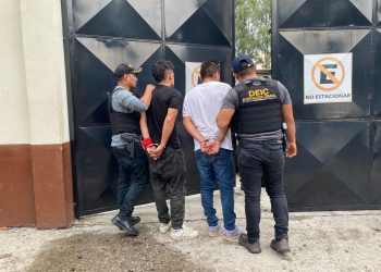 Capturados por secuestros exprés y violaciones en taxis piratas. / Foto: PNC.