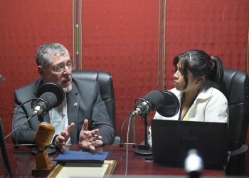 El presidente Bernardo Arévalo destaca avances en la seguridad, en entrevista con el programa Dialogando con los Pueblos.