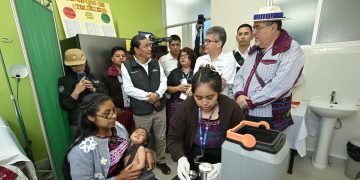 El presidente Bernardo Arévalo, durante la reciente inauguración de un puesto de salud en Todos Santos Cuchumatán, Huehuetenango. /Foto: Álvaro Interiano
