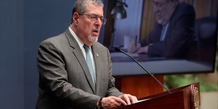 El presidente Bernardo Arévalo, durante La Ronda del martes.