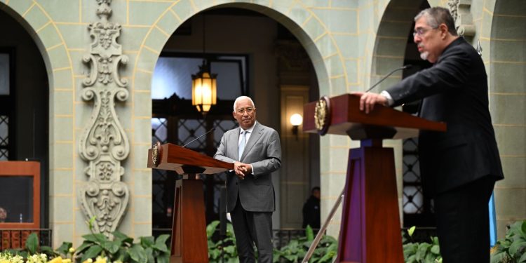 El presidente del Consejo Europeo, António Costa, durante conferencia de prensa junto al presidente Álvaro Arévalo. /Foto: Byron de la Cruz