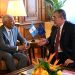 El presidente Bernardo Arévalo y el presidente del órgano superior de la Unión Europea, António Costa, durante su reunión bilateral en el Palacio Nacional de la Cultura.