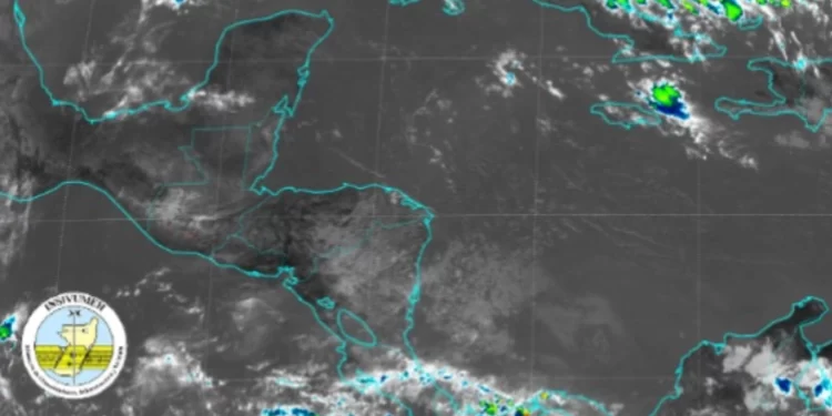 Paso de ondas del este en Guatemala./Foto: Insivumeh. / Foto: NOAA.