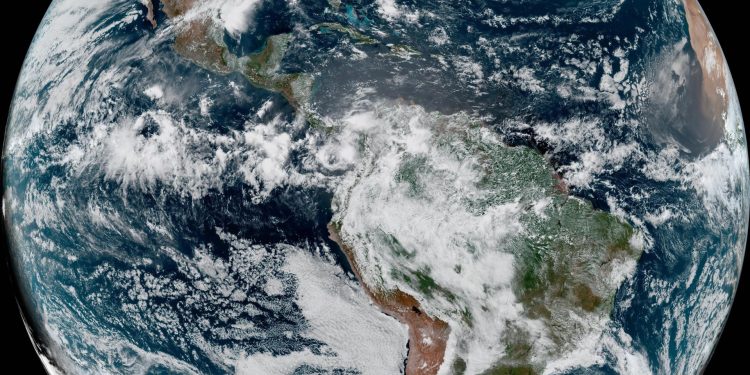 Debido a la posible formación del fenómeno "El Niño", la NOAA prevé menos huracanes en el océano Atlántico y una mayor cantidad en el Pacífico.
