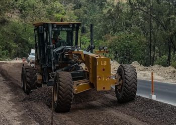 La Dirección General de Caminos avanza en la construcción de un carril adicional de ascenso en la cuesta La Conora.