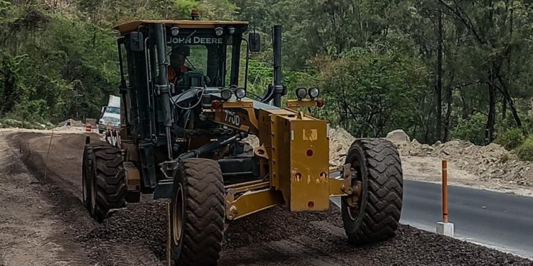La Dirección General de Caminos avanza en la construcción de un carril adicional de ascenso en la cuesta La Conora.