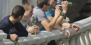 De acuerdo con ensayo, fármacos contra la diabetes y obesidad reducen el consumo excesivo de alcohol.