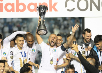 Cuántos títulos ganó el Moyo Contreras con Comunicaciones