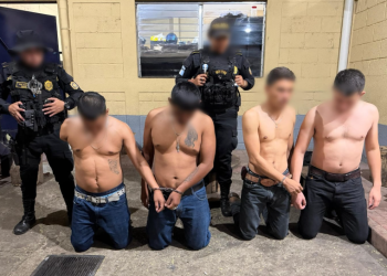 Capturan a mareros Salvatrucha con armas de fuego y municiones./Foto: PNC.