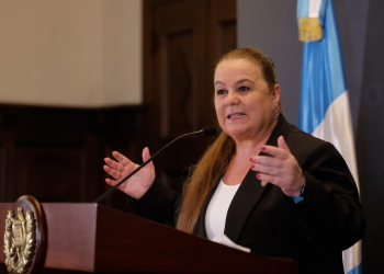 Mineduc jamás iba a firmar un pacto colectivo con artículos ilegales, compartió la ministra. (Foto: Gilbert García)