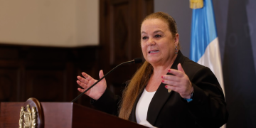 Mineduc jamás iba a firmar un pacto colectivo con artículos ilegales, compartió la ministra. (Foto: Gilbert García)