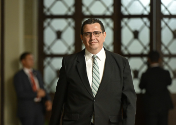 Gabriel García Luna es elegido como fiscal general y jefe del Ministerio Público. / Foto: Gobierno de Guatemala.