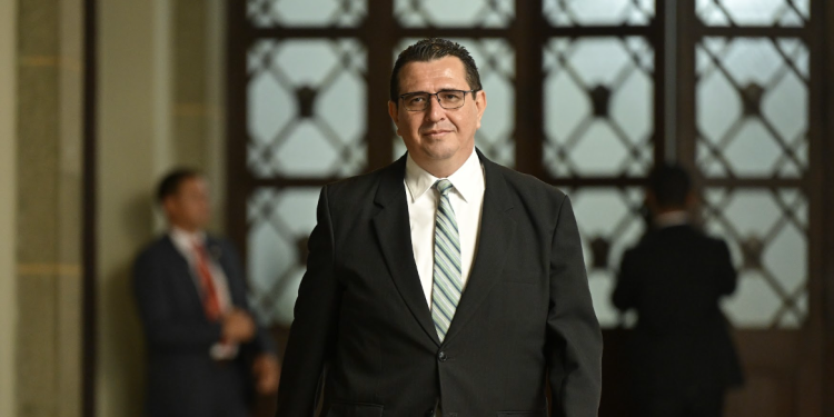 Gabriel García Luna es elegido como fiscal general y jefe del Ministerio Público. / Foto: Gobierno de Guatemala.