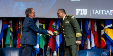 Ministro de la Defensa Nacional, general Henry David Saenz Ramos en la Conferencia de Seguridad Hemisférica 2026. / Foto: @GordonInstitute