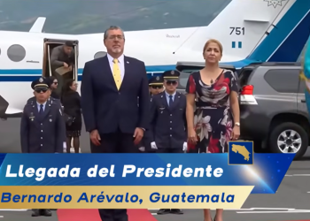 Presidente Bernardo Arévalo arriba a Costa Rica