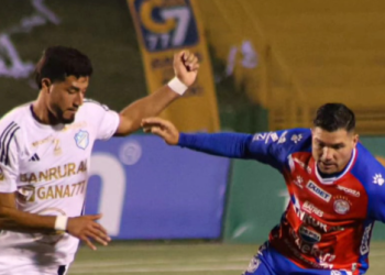 Comunicaciones y Xelajú MC no pasan del empate en la ida de las semifinales del Clausura 2026