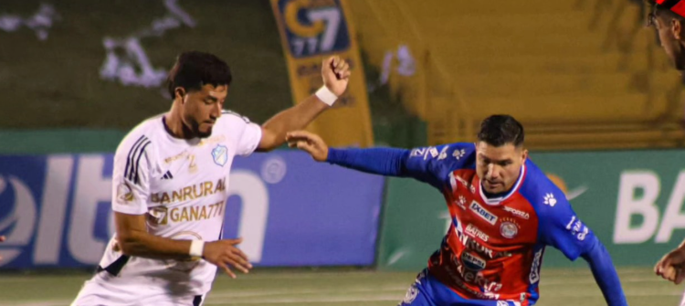 Comunicaciones y Xelajú MC no pasan del empate en la ida de las semifinales del Clausura 2026