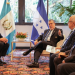 Presidentes de Guatemala y Honduras en reunión bilateral.