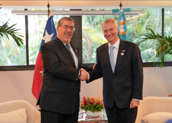Presidentes de Guatemala y Chile en reunión bilateral en Costa Rica.