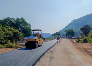 Avanzan trabajos de mejoramiento vial en la Zona Reina y Jalapa./Foto: Caminos.
