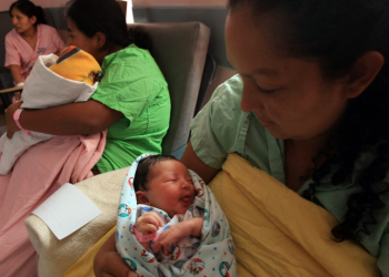 más de 4 mil mamás recibieron a sus bebés un 10 de mayo en los últimos años