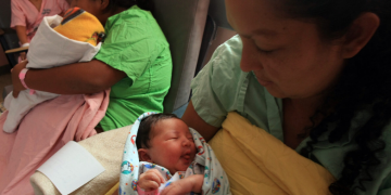 más de 4 mil mamás recibieron a sus bebés un 10 de mayo en los últimos años