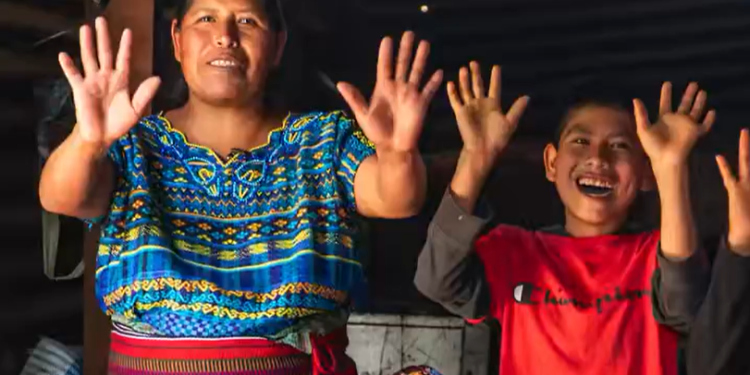 Familias de San Gaspar Ixchil presentan mejoras en su calidad de vida con Mano a Mano./Foto: Mides.