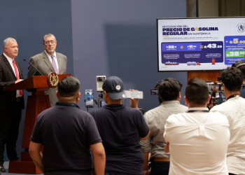 Así se desglosa el precio del combustible en Guatemala./Foto: Dickéns Zamora.