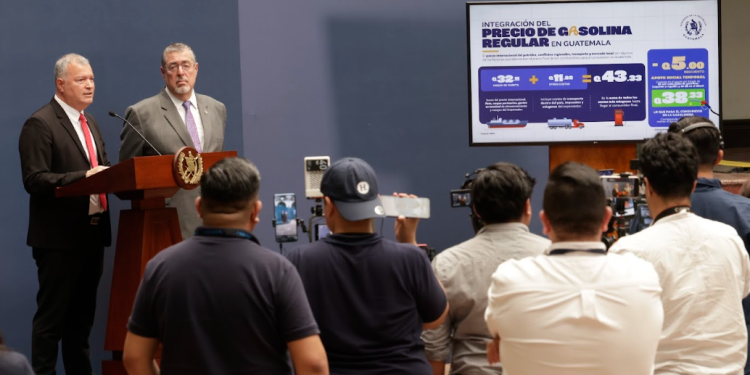 Así se desglosa el precio del combustible en Guatemala./Foto: Dickéns Zamora.