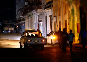 Apagones de hasta 22 horas afectan a La Habana, Cuba, y aún más a las provincias. / Foto: EFE.